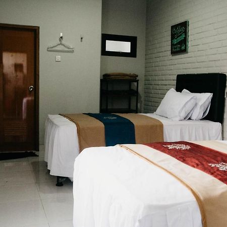 Argya Guesthouse Yogyakarta Kültér fotó