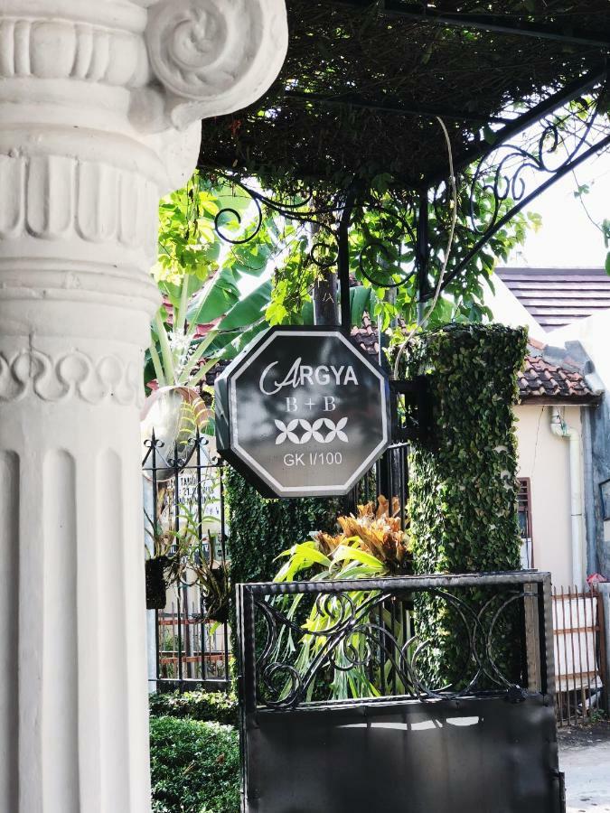 Argya Guesthouse Yogyakarta Kültér fotó